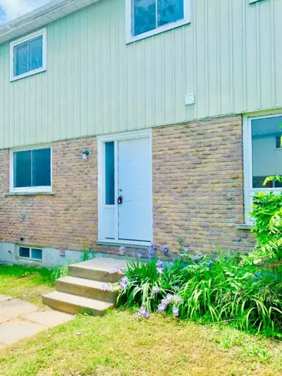 Suite Amenities Fridge Stove Washer in suite Dryer in suite This spacious 3-bedroom, 2-bathroom home...