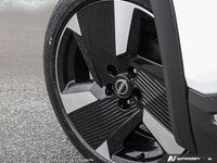 This Nissan Kicks boasts a Regular Unleaded I-4 2.0 L/122 engine powering this Variable transmission... (image 7)