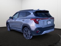 This Kia Seltos has a strong Regular Unleaded I-4 2.0 L/122 engine powering this Variable transmissi... (image 3)