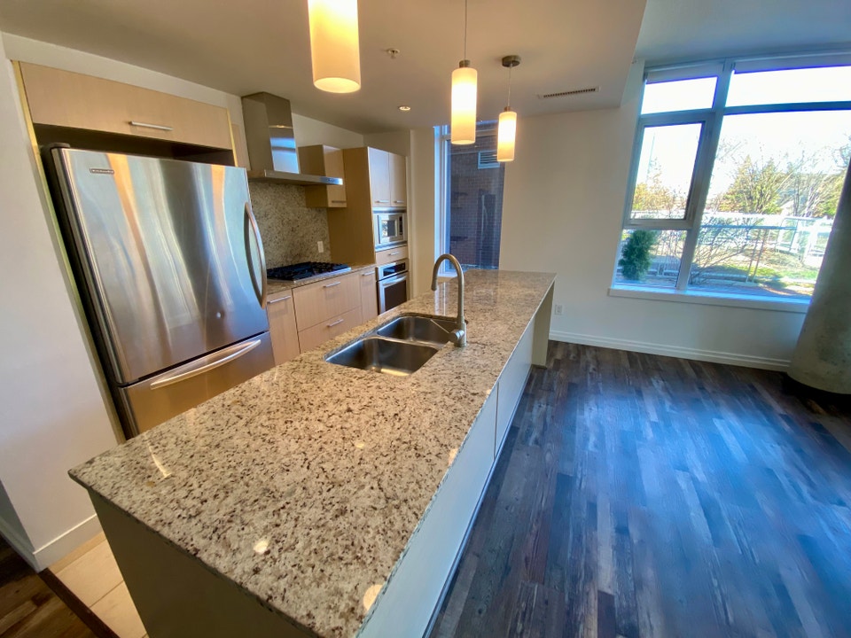 2 Br 2 Bath - $1795/mo and 1-Month Free! 2
