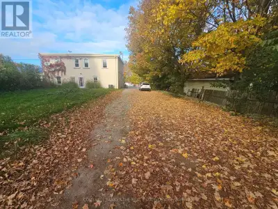 Spacious upper level apartment (1550 sq feet). Comes with a master bedroom, a spacious bathroom with...