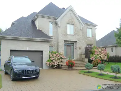 Traduction automatique AVEC UNE VUE À UN MILLION DE DOLLARS Maison de prestige située directement su...