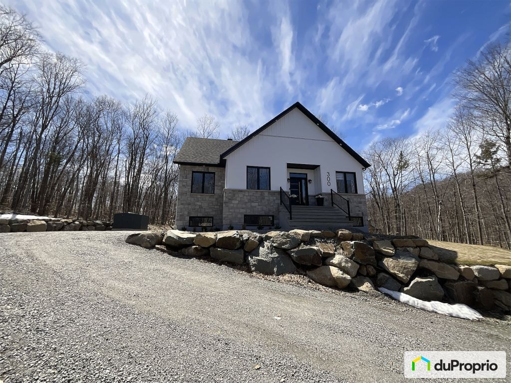 $699,000 - Bungalow for sale in St-Calixte — photo 1