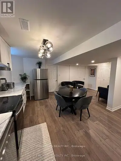 ***STUDENT/YOUNG PROFESSIONAL ACCOMMODATION*** Shared Large Modern Kitchen with Full Size Stainless...