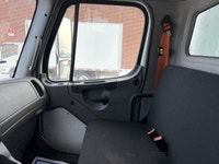 2019 Freightliner M2 106 Ryder Stock ID: 841273 Transmission Type/Speed: AUTO 6 Engine: DIESEL B6.7... (image 8)