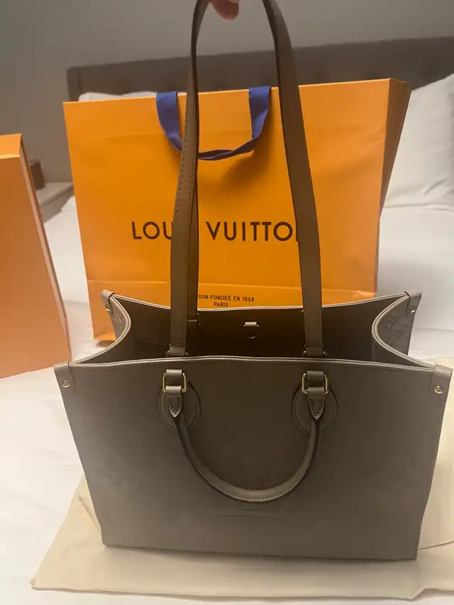Louis Vuitton On The Go Medium-Turtledove in Bags & Luggage in Peterborough - Image 7
