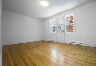 Rosemont Petite-Patrie rue Masson 3 1/2 Rénové disponible pour fevrier 2026 Situé à Rosemont Petite...