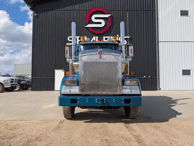 2002 KENWORTH W900B in Heavy Trucks in Saskatoon - Image 3