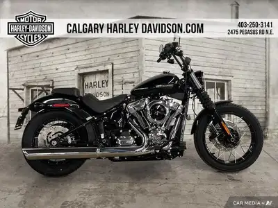 Born to be yours. The Street Bob is a lean, mean bobber with mini-ape handlebars, mid-mounted foot c...