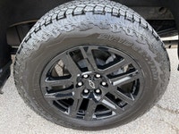 One Owner, Like New, LOW KM's, Z71 Off-Road Pkg, Convenience Pkg II, Safety Pkg 3.0L Duramax Diesel,... (image 8)