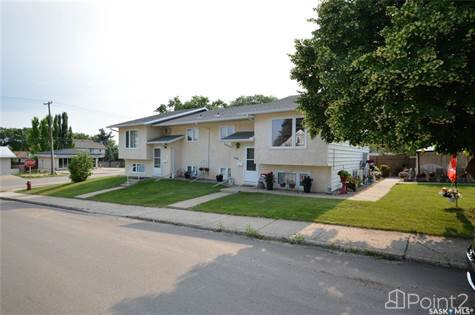 810 7th AVENUE NW in Houses for Sale in Moose Jaw