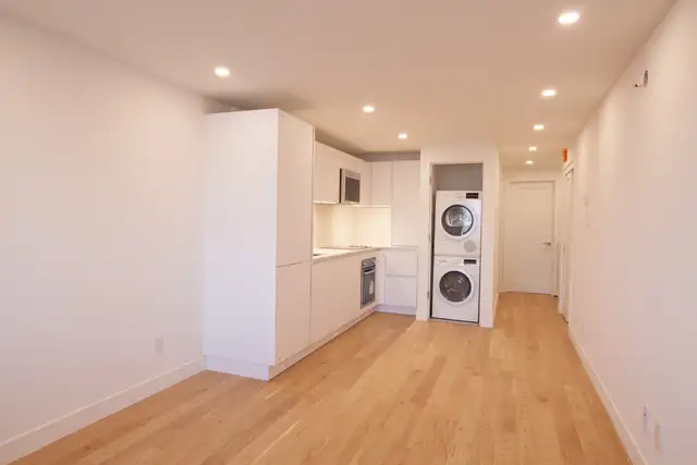 modern one bedroom apartment near McGill - ID 712 in Long Term Rentals in City of Montréal - Image 5