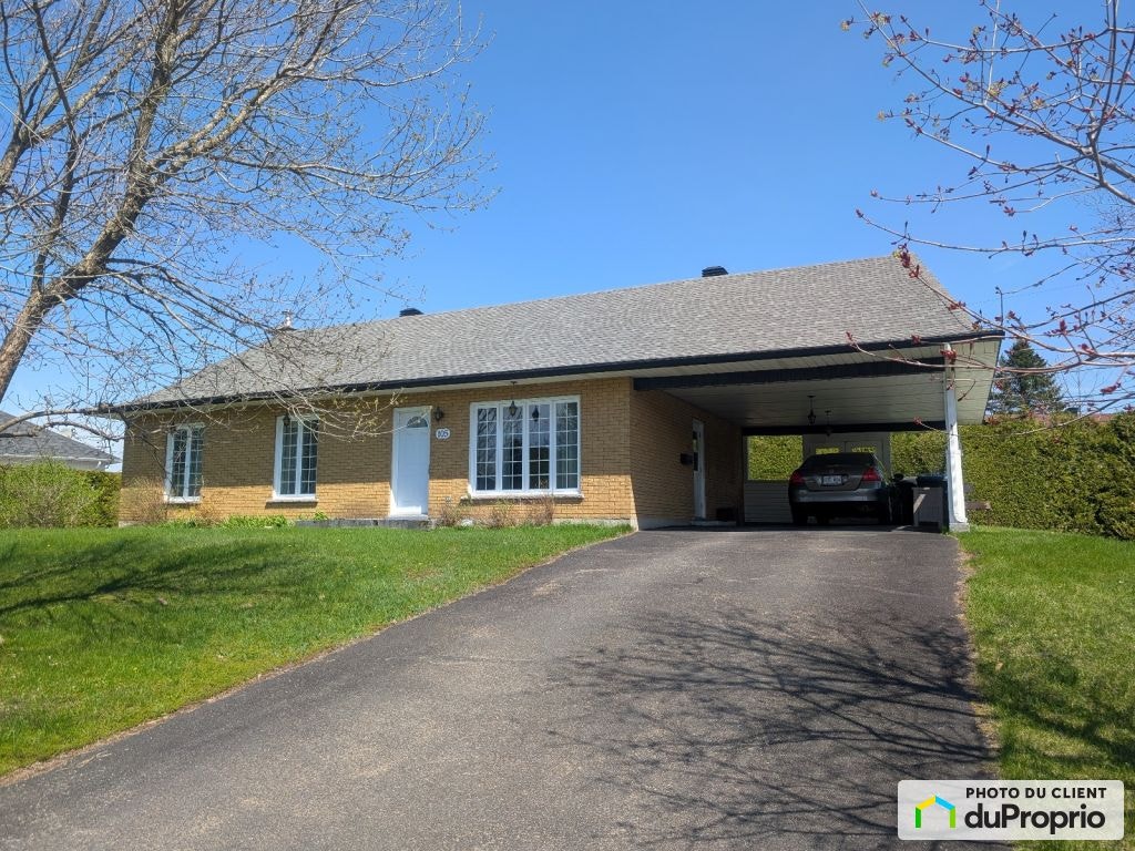 $374,500 - Bungalow for sale in St-Lambert-De-Lauzon — photo 1