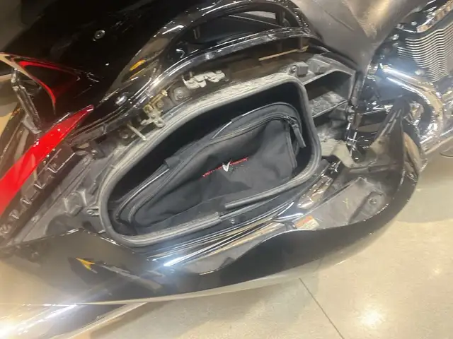 2008 Victory Motorcycles Vision Tour in Sport Touring in Guelph - Image 11