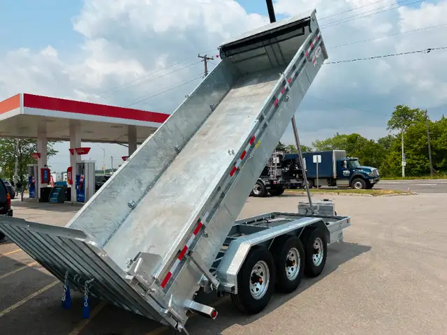 TRI-AXLE DUMP TRAILER in Cargo & Utility Trailers in Hamilton - Image 8