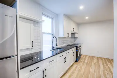 Grand 1 chambre 100% rénové, metro frontenac, electros neufs inc