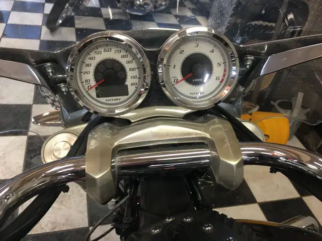 2010 Victory Cross Roads TOURER FOR SALE...$ 6,500. PLUS GST in Sport Touring in Calgary - Image 8