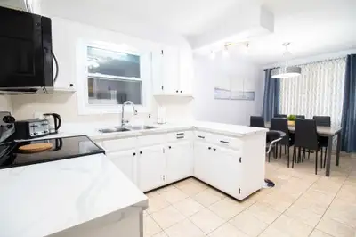 All Inclusive 3 Bedroom Main Unit In Niagara Falls