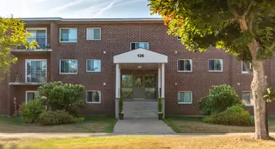 MUST SEE! 2 Bedroom Suite - Convenient Location