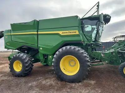 Welcome to Horizon Ag & Turf Location: Horizon Ag & Turf Lloydminster 2025 John Deere S7 900 Combine...