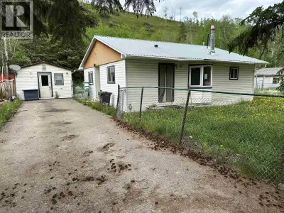 Diamond in the rough on two lots with separate titles! (id:24493) MLS® #R3134248 The trademarks MLS®...