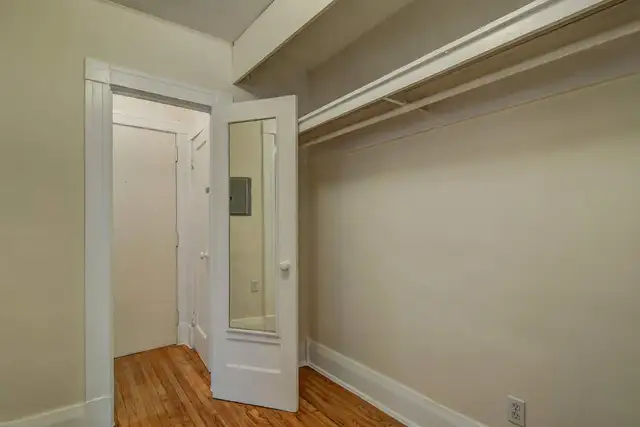 Amazing Bachelor + Den in Long Term Rentals in City of Toronto - Image 5