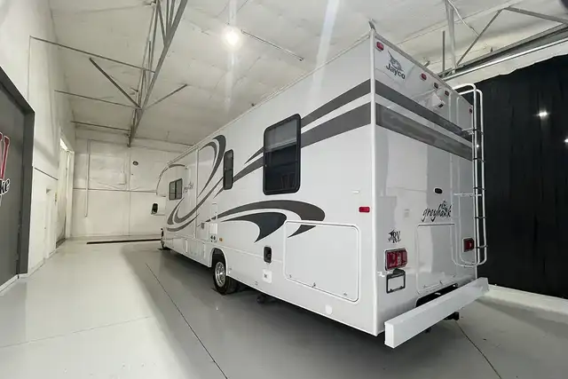 2010 Jayco Greyhawk 31GS - Pre-Owned Class C Motorhome in RVs & Motorhomes in Red Deer - Image 8