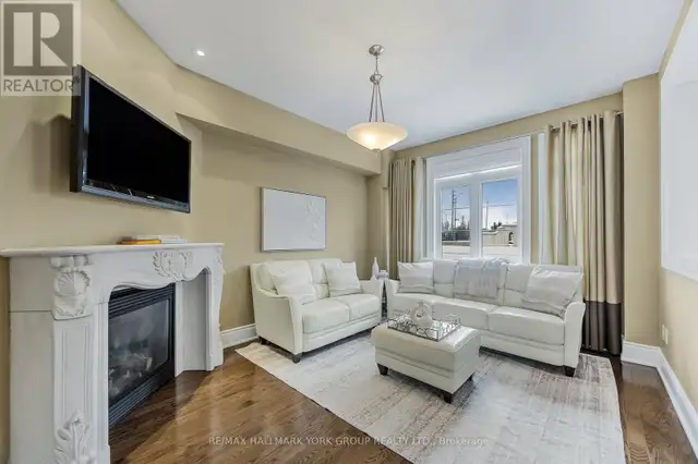 8 - 484 WORTHINGTON AVENUE Richmond Hill (Oak Ridges Lake Wilcox in Houses for Sale in Markham / York Region - Image 9