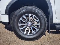 6.2L V8 | HEATED & COOLED FRONT BUCKET SEATS | HEATED REAR SEATS | HEATED STEERING WHEEL | LEATHER |... (image 4)