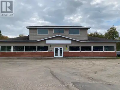 Newer Commercial Building for Lease. Purpose built as a drive through Quick Serve Restaurant and Con...