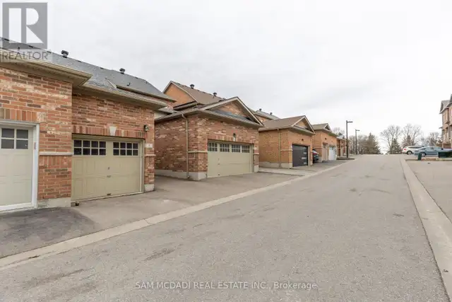 3 Henry Bauer Avenue Markham (Berczy), Ontario, photo 4 of 4