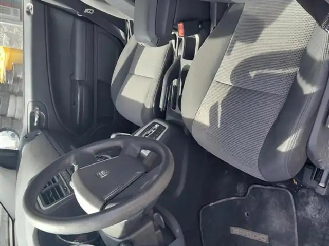 2010 Dodge Caliber Express in Cars & Trucks in Drummondville - Image 5