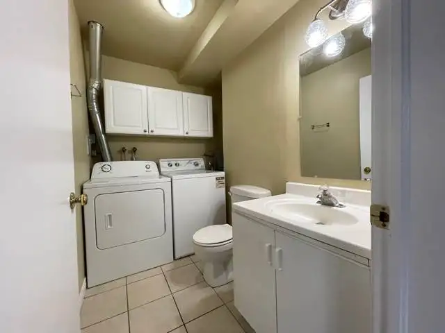 5 Spacious Student Bedroom Available on Noecker St! (Unit B) in Long Term Rentals in Kitchener / Waterloo - Image 9