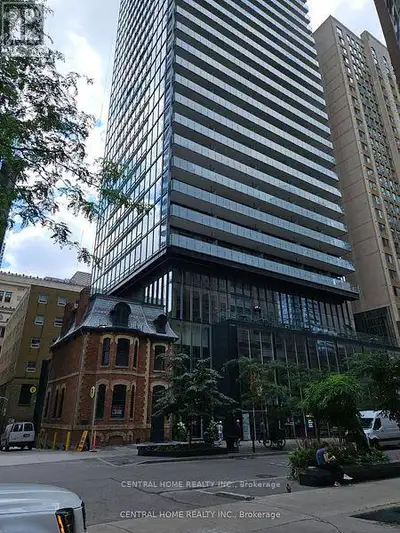 Bright one Bedroom Corner Unit In The Heart Of Downtown Toronto. Perfect Floor plan, Amazing Southwe...