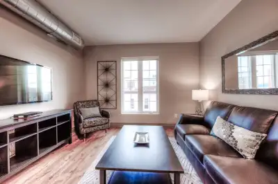 Furnished Executive suites on Harmony Square - THE BODEGA INN, View more