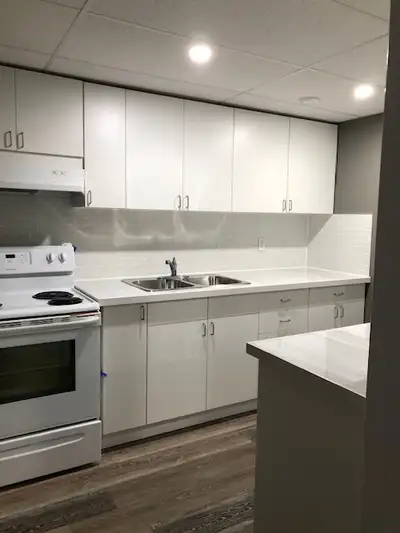 Ground Floor, No Stairs! 2-bedroom Unit, $1800 inclusive