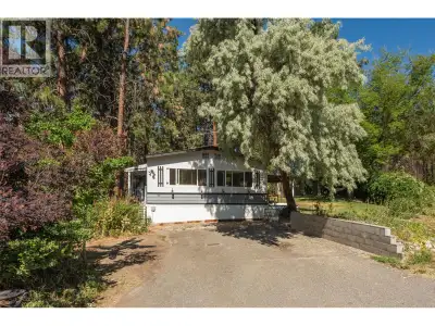 Great Location! This inviting 2-bedroom, 2-bathroom home offers a fantastic opportunity for comforta...