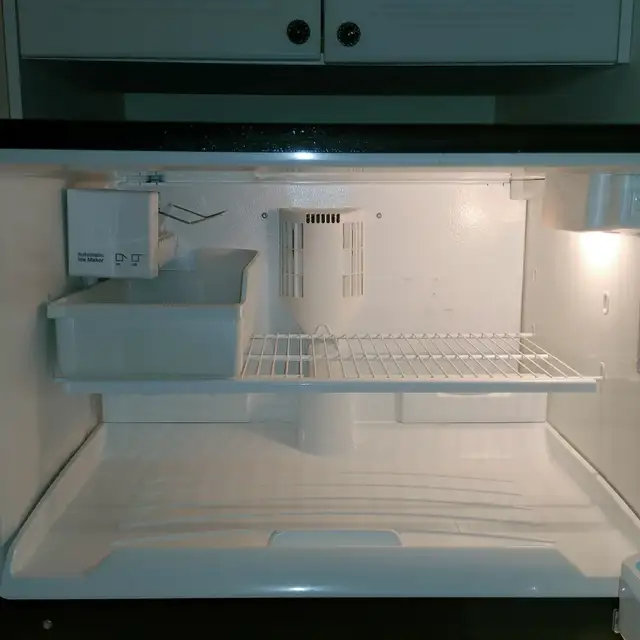 Frigo Kitchen Aid in Refrigerators in Québec City - Image 6