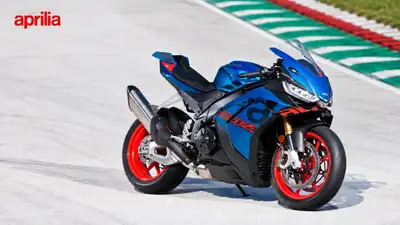 RSV4 STINGRAY BLUE MSRP $23499 RSV4 POISEN YELLOW MSRP $23499 WE SHIP EVERYWHERE ~ EASY FINANCING OP...