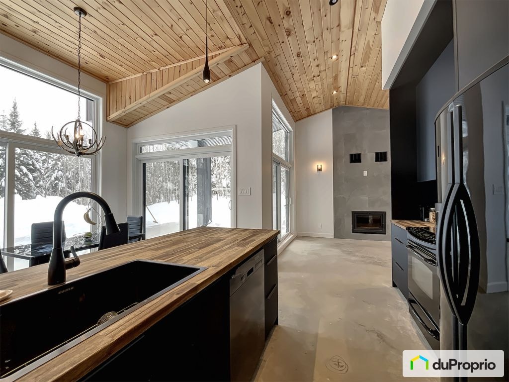 $369,000 - Cottage for sale in Lac Frontière — photo 1