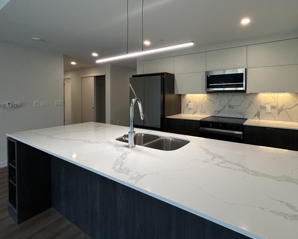 2 Bdrms/Den/2 bthrms; Heat Included; Shiraz 50+ Community 3