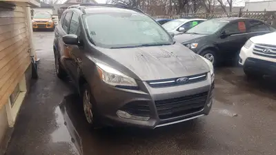 4 Cylinder Engine, Automatic Transmission, AWD, Grey in Colour, LEATHER INTERIOR. Air, Tilt, PW, PL,...