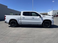 AMVIC Licensed Dealer 13.4 Diagonal Infotainment Touchscreen | 5.3L EcoTec3 V8 Engine | Z71 Off-Road... (image 9)