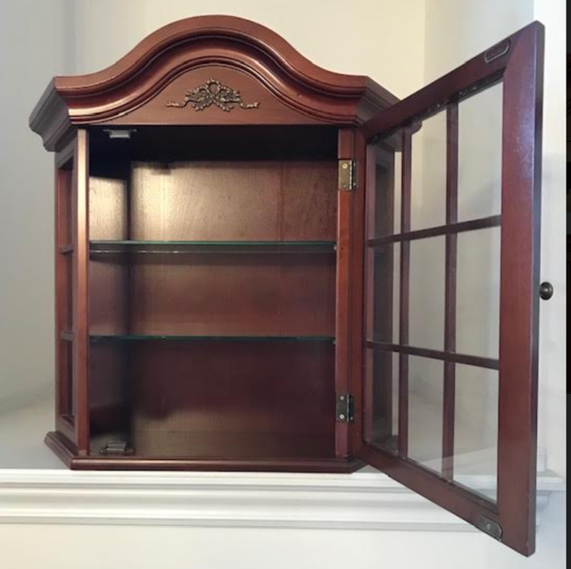 Vintage Bombay Co Wall Curio Cabinet with 2 Glass shelves in Bookcases & Shelving Units in City of Toronto - Image 3