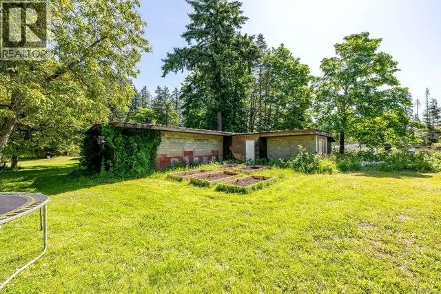 4399 Island Hwy S Courtenay, British Columbia in Houses for Sale in Comox / Courtenay / Cumberland - Image 34