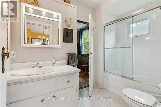 94 CENTRE STREET Niagara-on-the-Lake (Town), Ontario in Houses for Sale in St. Catharines - Image 21