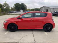 Tires P205/55R16,Wheels 16 (40.6 cm) aluminum (Replaced with (RS7) 17 painted aluminum wheels when a... (image 9)