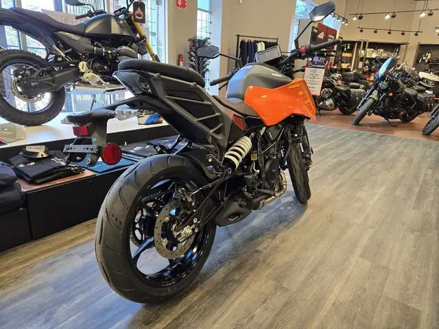 2024 KTM 250 Duke in Street, Cruisers & Choppers in Oakville / Halton Region - Image 4