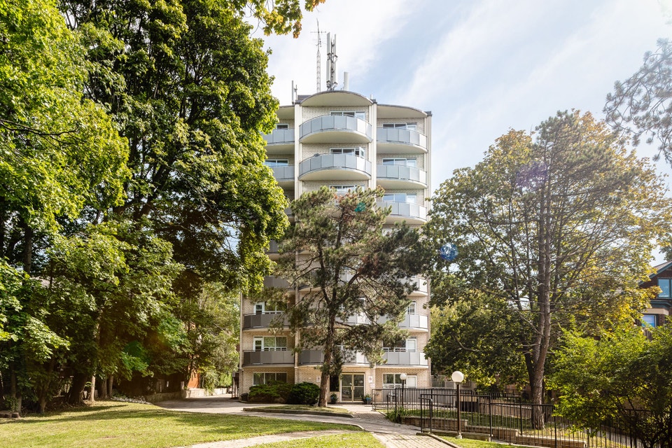 renovated one bedroom, High Park and Indian Road - ID 4122 2