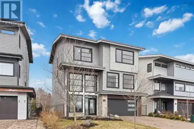 Opportunity knocks! Available once again through no fault of the property. 237 Transom Drive is a ma...